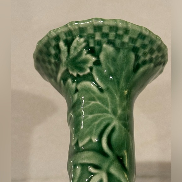 Bordallo Pinhiero Green Ivy Vintage 9 inch Candleholder - Picture 6 of 7